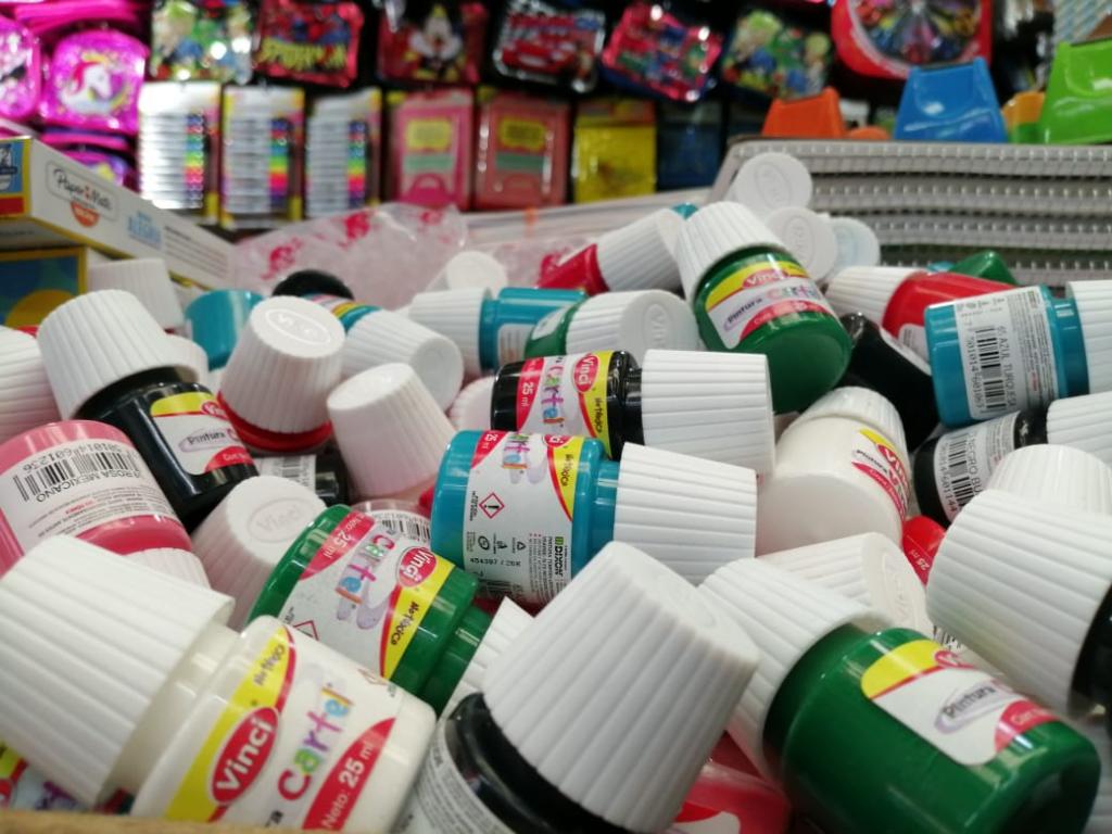 CAJA CON 10 PINTURA VINCI LAS 10 PINTURAS SON DEL MISMO COLOR.