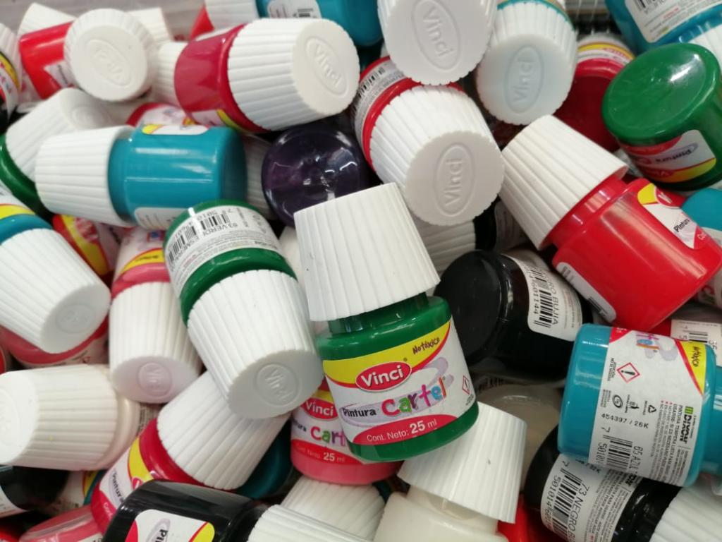 CAJA CON 10 PINTURA VINCI LAS 10 PINTURAS SON DEL MISMO COLOR.