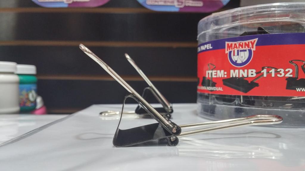 CADA BOTE CON 24 CLIP SUJETA PAPEL 1132 MANY  26015 $40.00