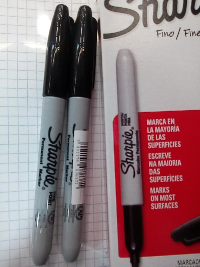 CAJA 12 MARCADOR SHARPIE DE UNA PUNTA MARCA PAPERMATE Y BEROL.