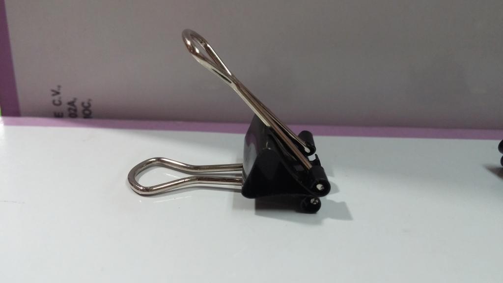 BOTE CON 60 CLIP SUJETA PAPEL 1115 MANY A 30 PESOS 26012