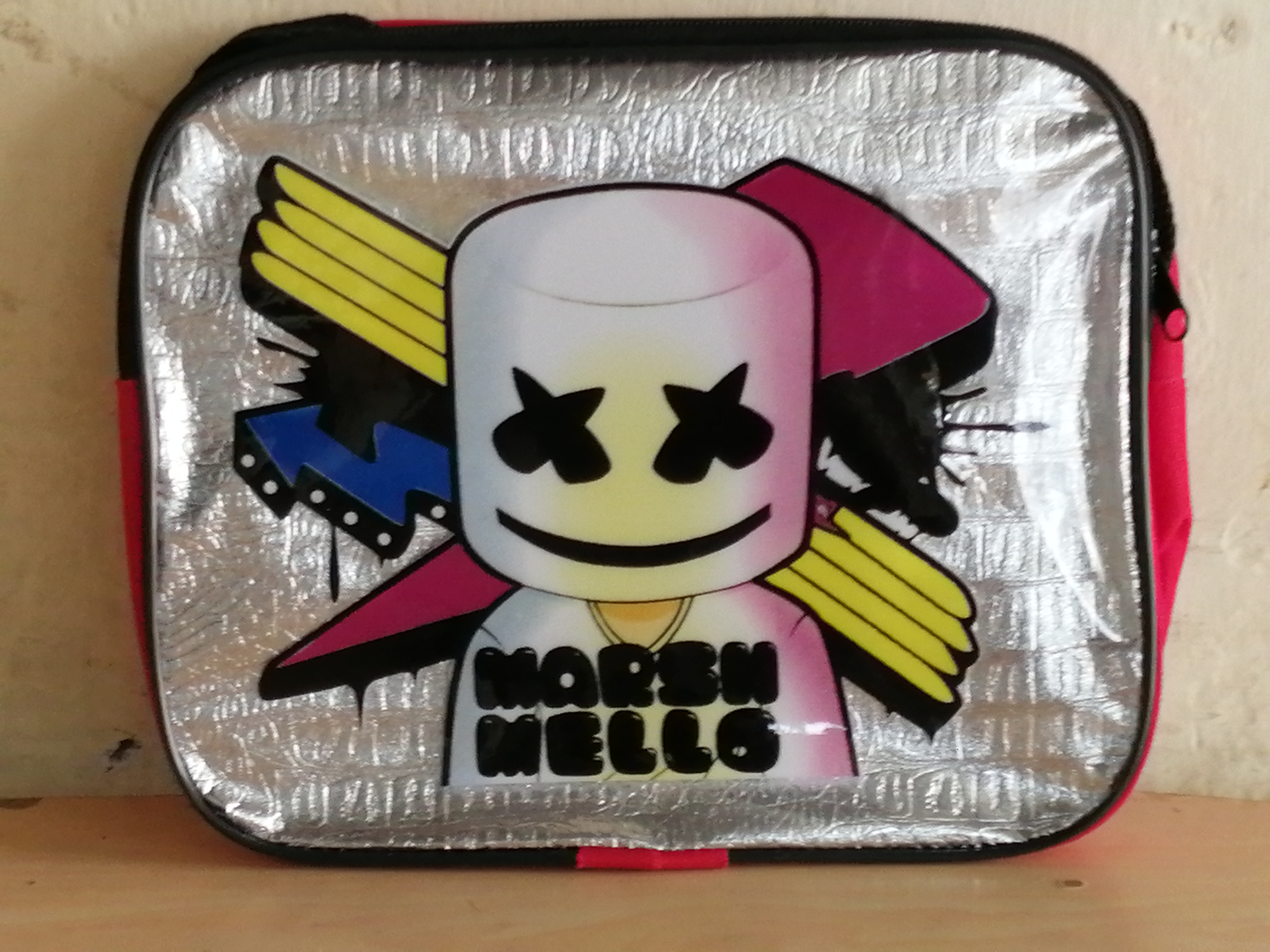 LONCHERA CON CIERRE HAY EN POLIESTER Y HAY EN TRANSPARENTE.