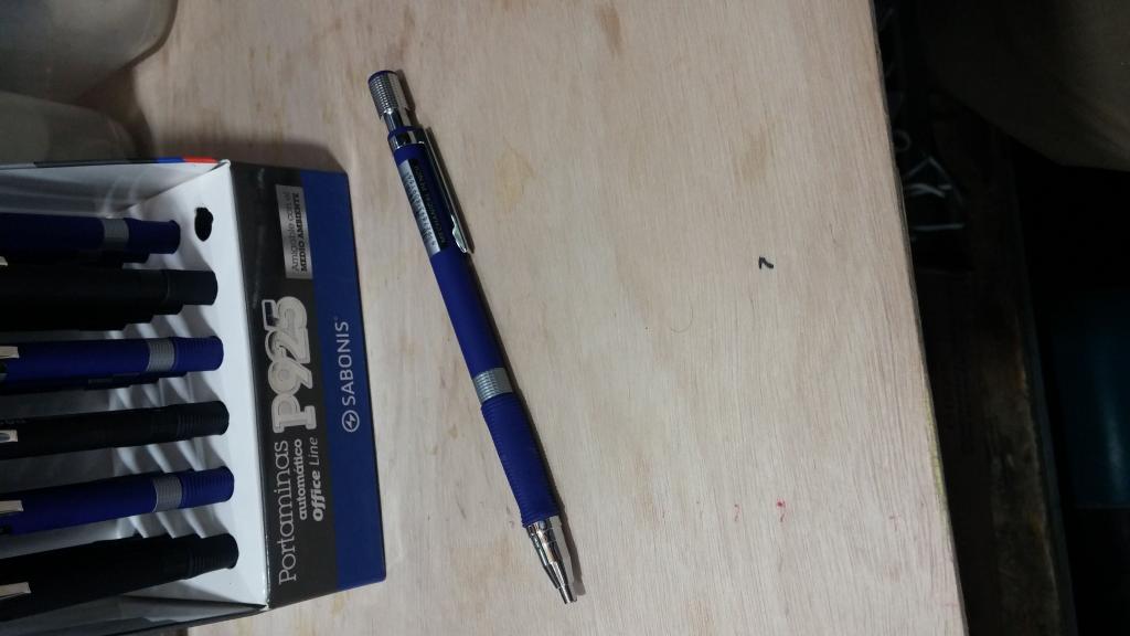 P925 CAJA 24 PORTAMINA LAPICERO METÁLICO EN 2 MM CON AFILADOR DE MINAS