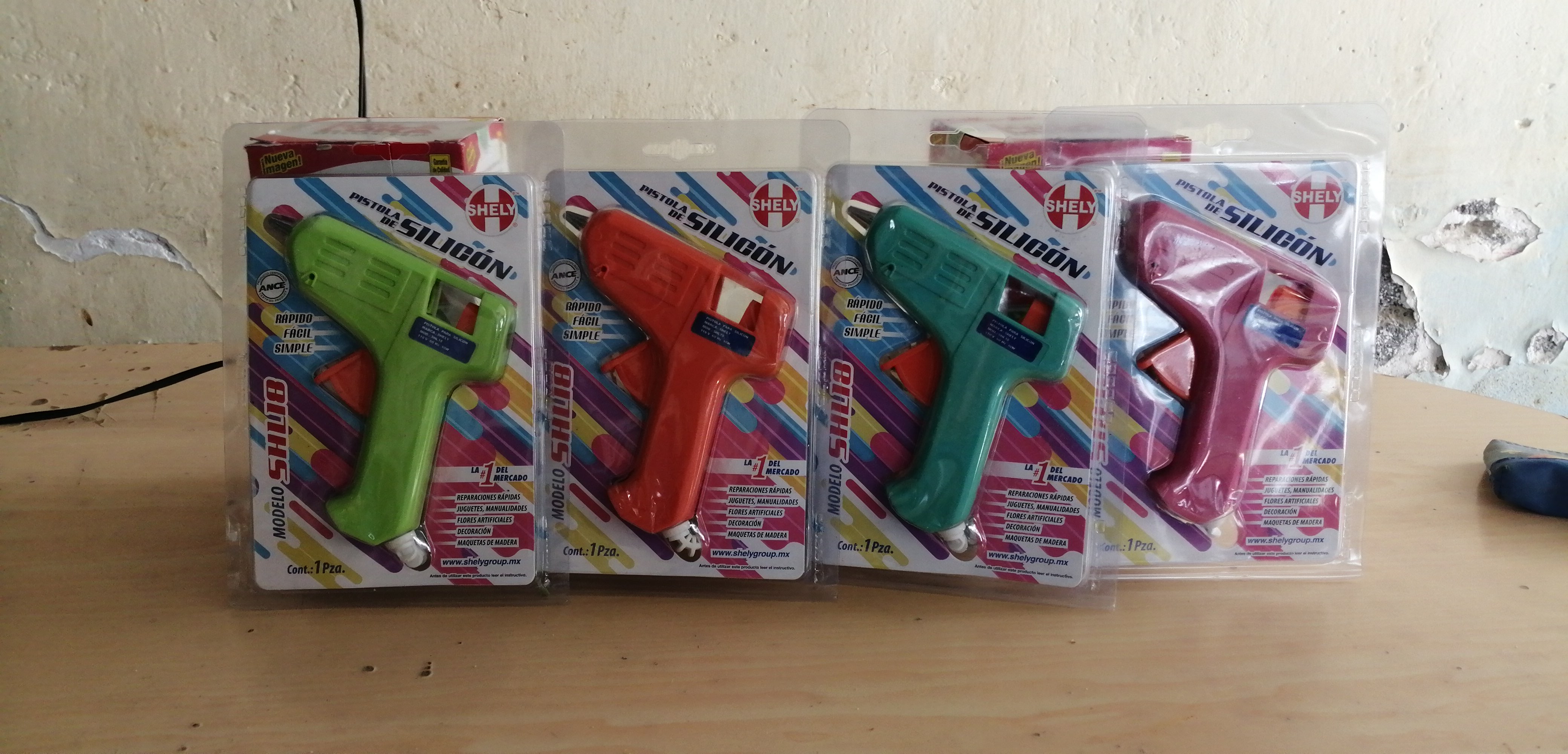 PISTOLA DE COLOR PARA USAR BARRA DE SILICON DELGADO MARCA SHELY