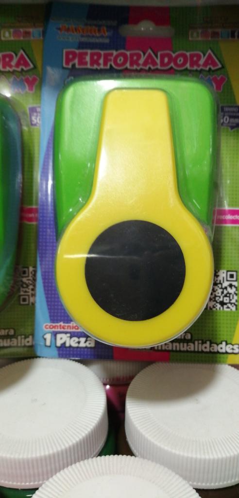 PERFORADORA EXTRA YUMBO PARÁ FOMI FIGURA DE 5 CENTÍMETROS.