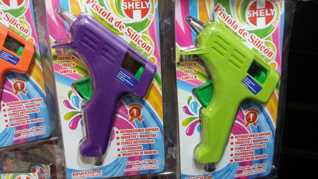 PISTOLA DE COLOR PARA USAR BARRA DE SILICON DELGADO MARCA SHELY
