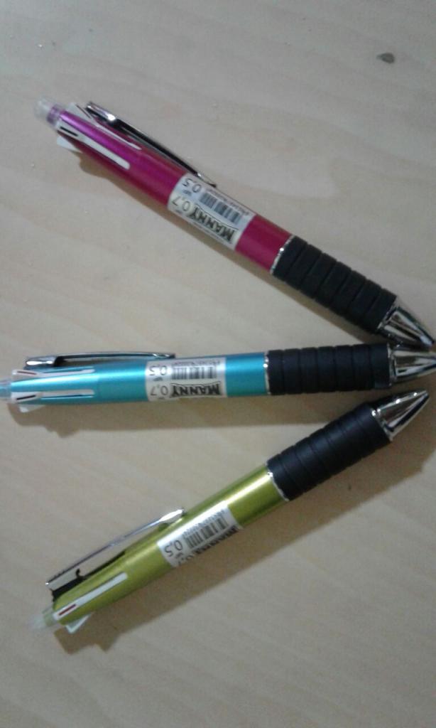 4 PLUMAS 1 LAPICERO MANY 26067 $20.00