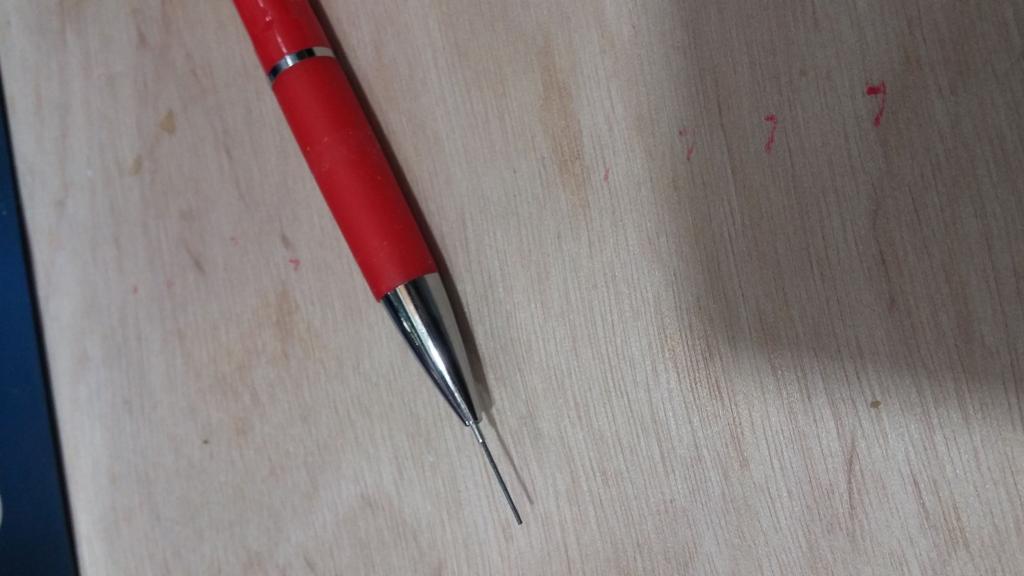 P310 CAJA 24 PORTAMINA LAPICERO EN 0.5 Y EN 0.7 MM