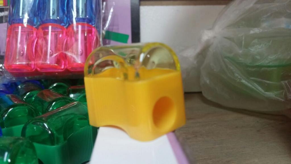 CAJA 72 SACAPUNTAS MINI BAUL MANY.