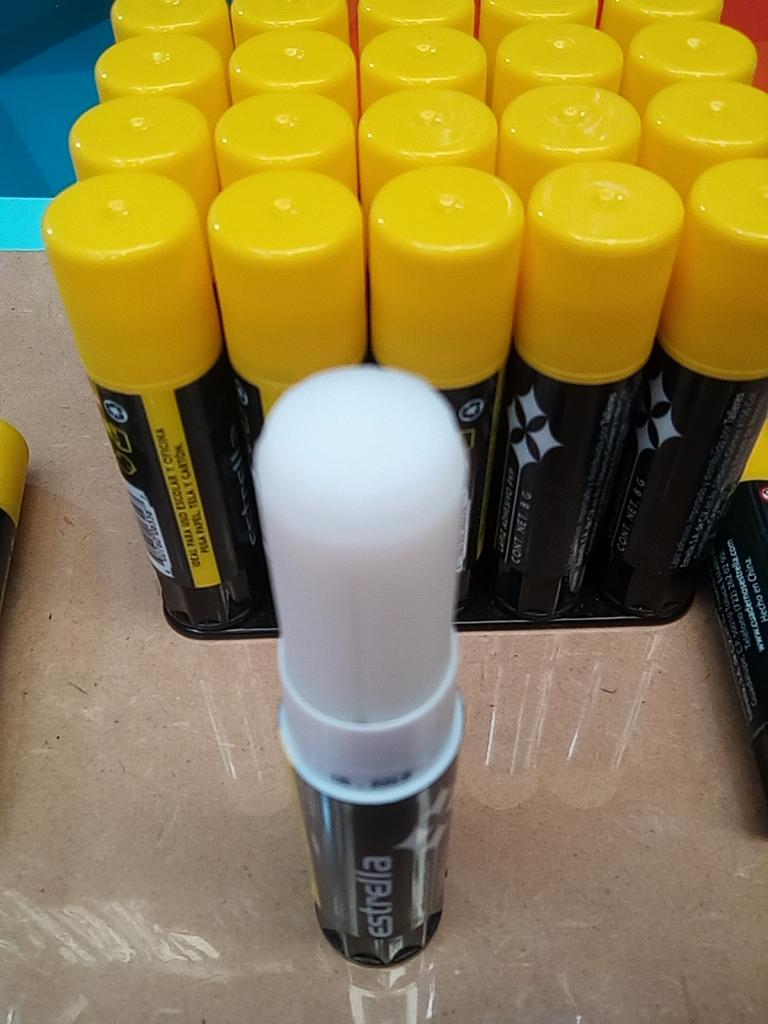 30 ADESIVO CHICO DE 8 GRAMOS MARCA ESTRELLA.