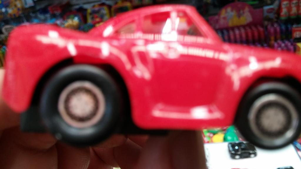 CAJA 24 SACAPUNTAS CARRO TURBO