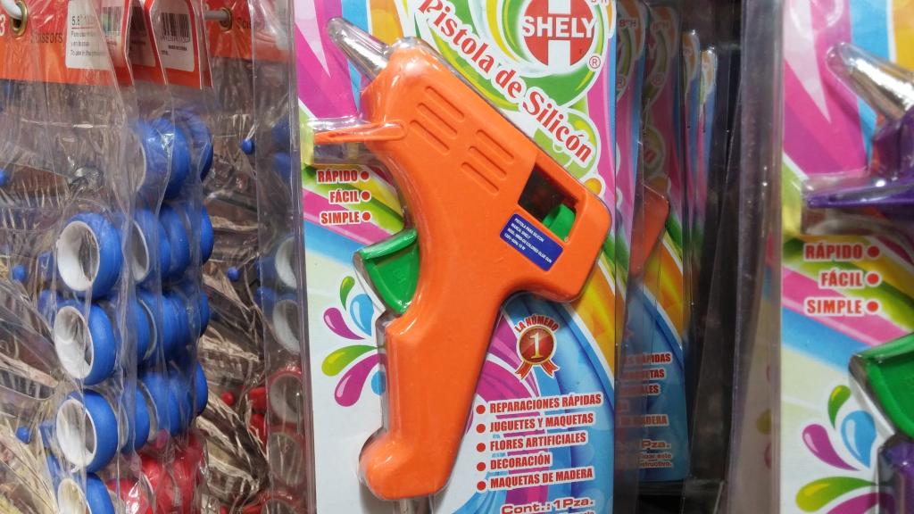 PISTOLA DE COLOR PARA USAR BARRA DE SILICON DELGADO MARCA SHELY