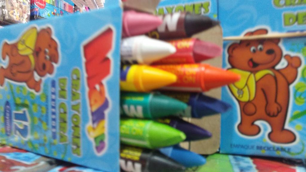 CAJA CON 12 CRAYON GRUESO MAKYCO