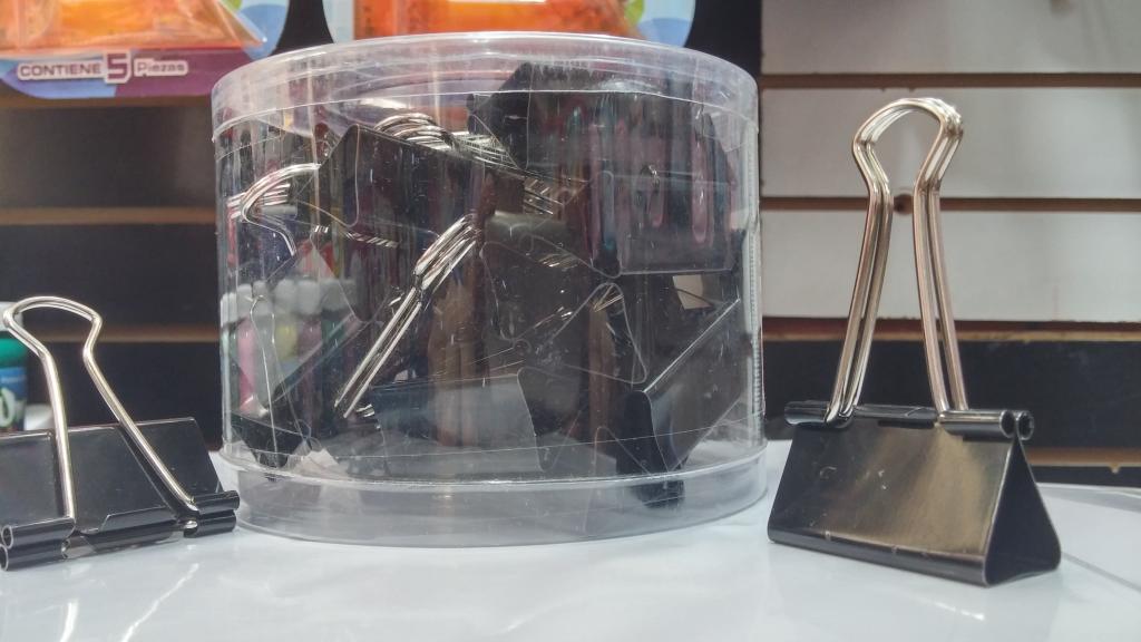 MNB1141 BOTE CON 24 CLIP SUJETA PAPEL 1141 MANY A 100 PESOS CADA BOTE 26016 $100.00