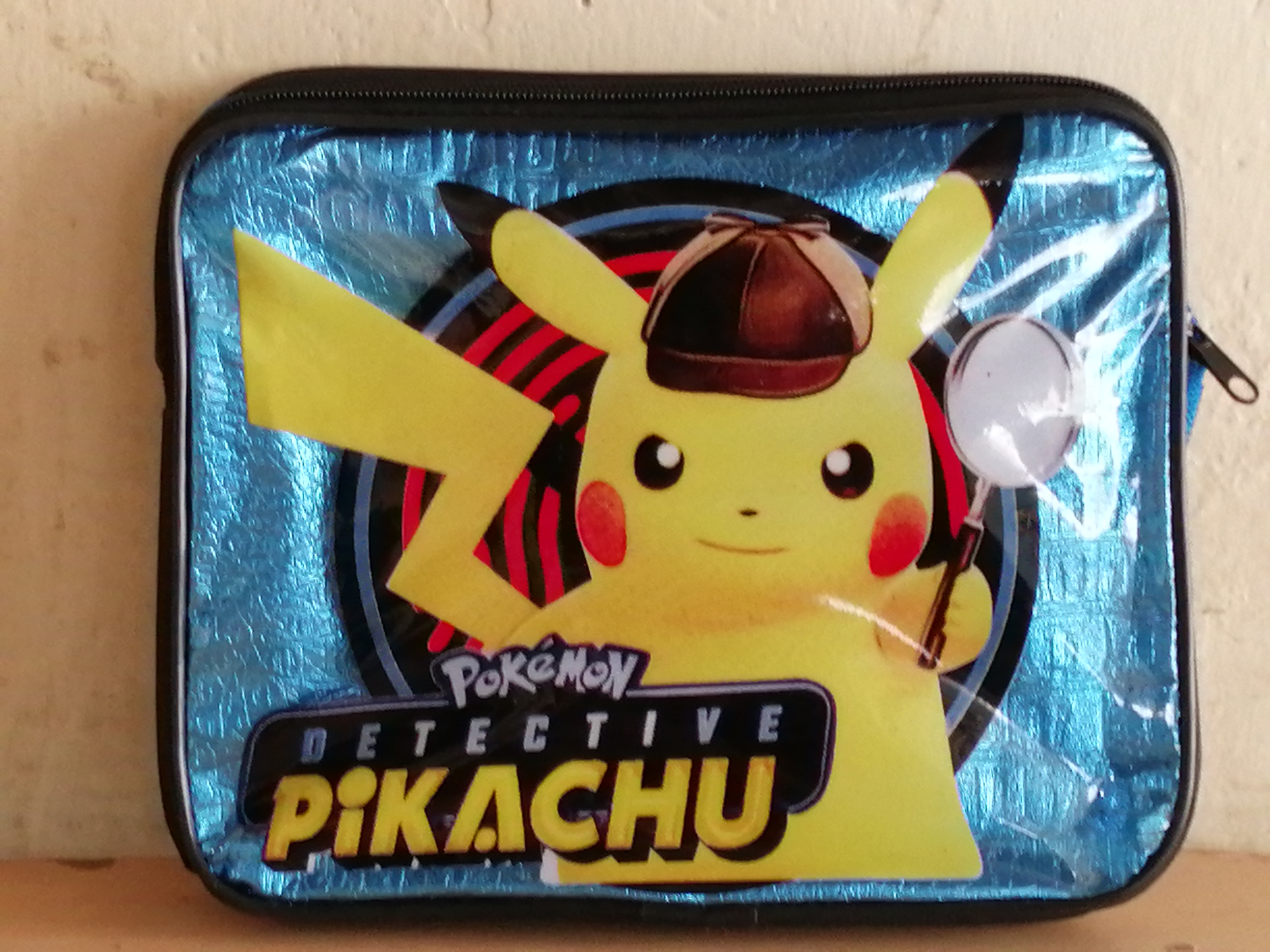 LONCHERA CON CIERRE HAY EN POLIESTER Y HAY EN TRANSPARENTE.