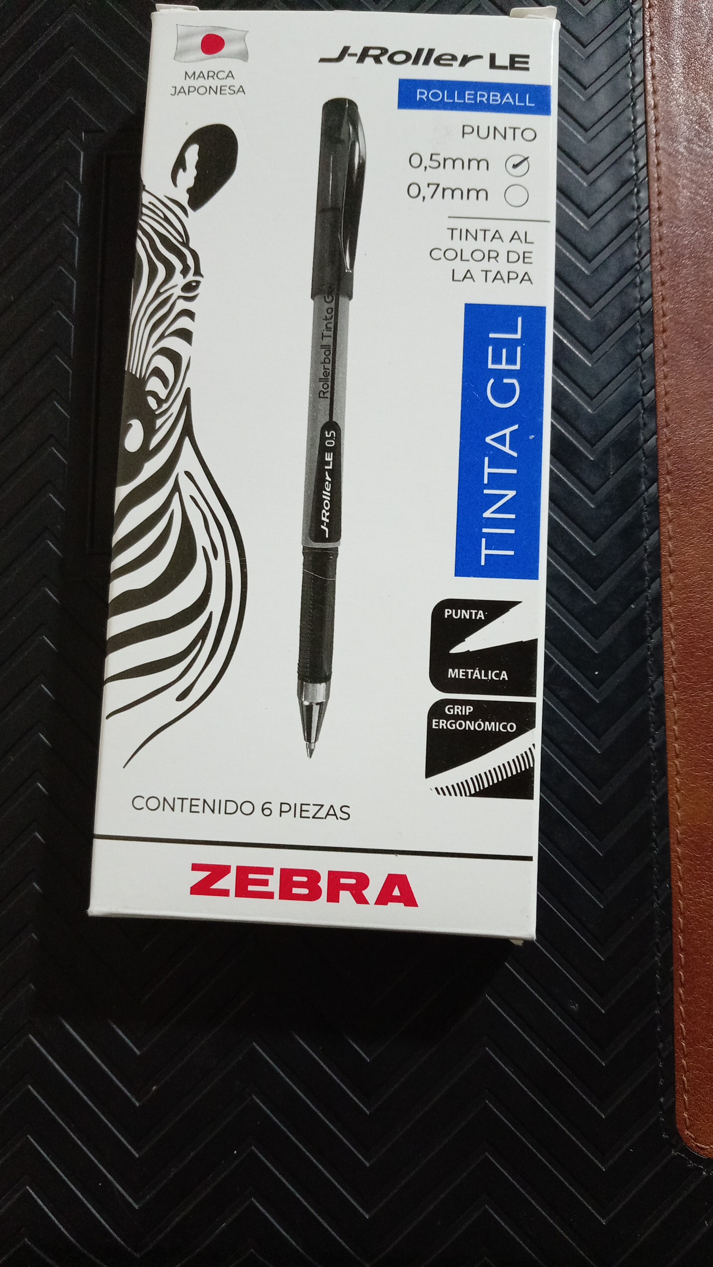 PLUMA ZEBRA ES MARCA JAPONESA DE MUY ALTA CALIDAD MODELO NUEVO PLUMA DE METAL PUNTO FINO TINTA GEL NEGRA O TINTA AZUL