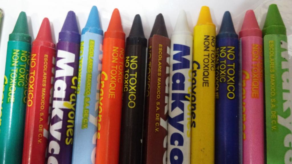 CAJA CON 12 CRÁYON DELGADO MAKYCO