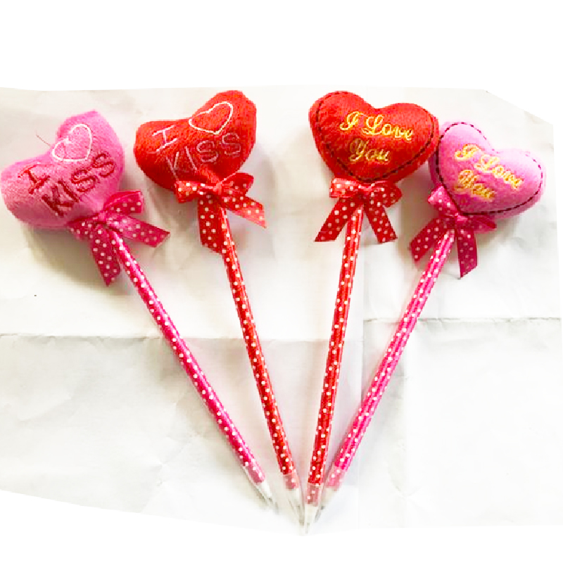 PLUMA CORAZON DE PELUCHE Y MOÑO CK12-0055#04 MÍNIMO 60 PLUMAS 03010 $5.00