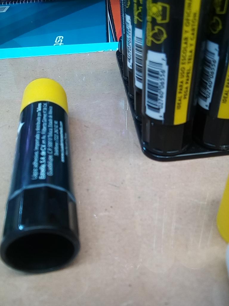 30 ADESIVO CHICO DE 8 GRAMOS MARCA ESTRELLA.