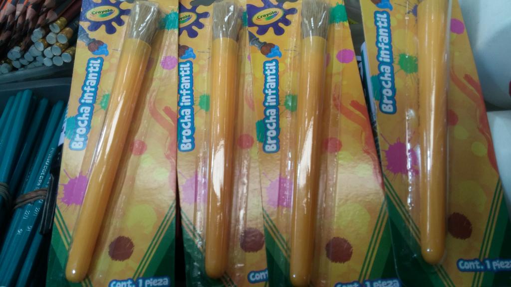 BROCHA INFANTIL CRAYOLA 35003 $40.00