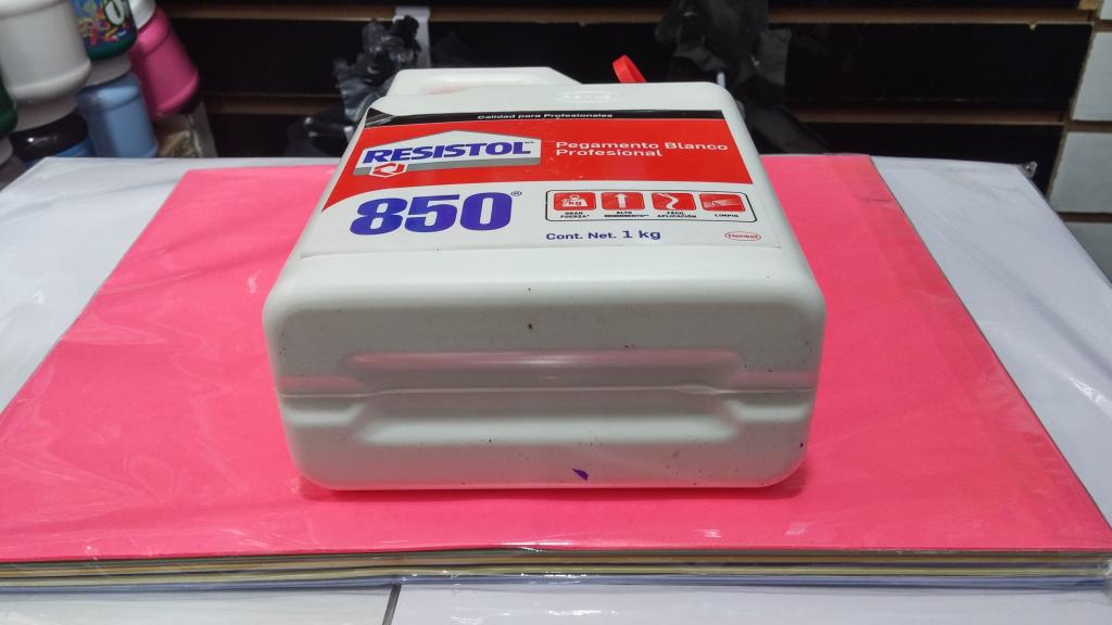 LITRO DE RESISTOL 850.