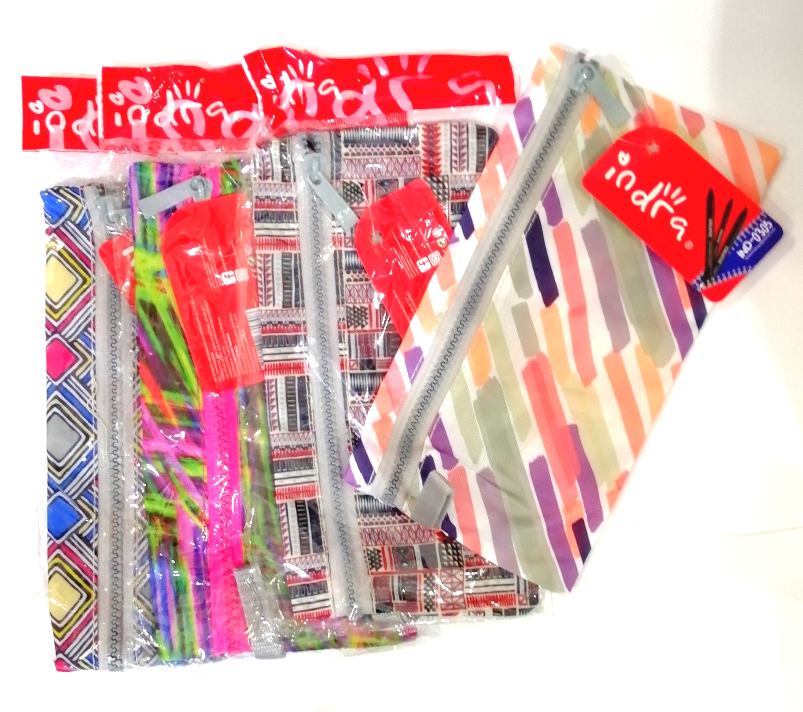 IND0305LAPICERA CON CIERRE ESTAMPADA MIDE 23X12CMS 30040 $16 PESOS IND-0305