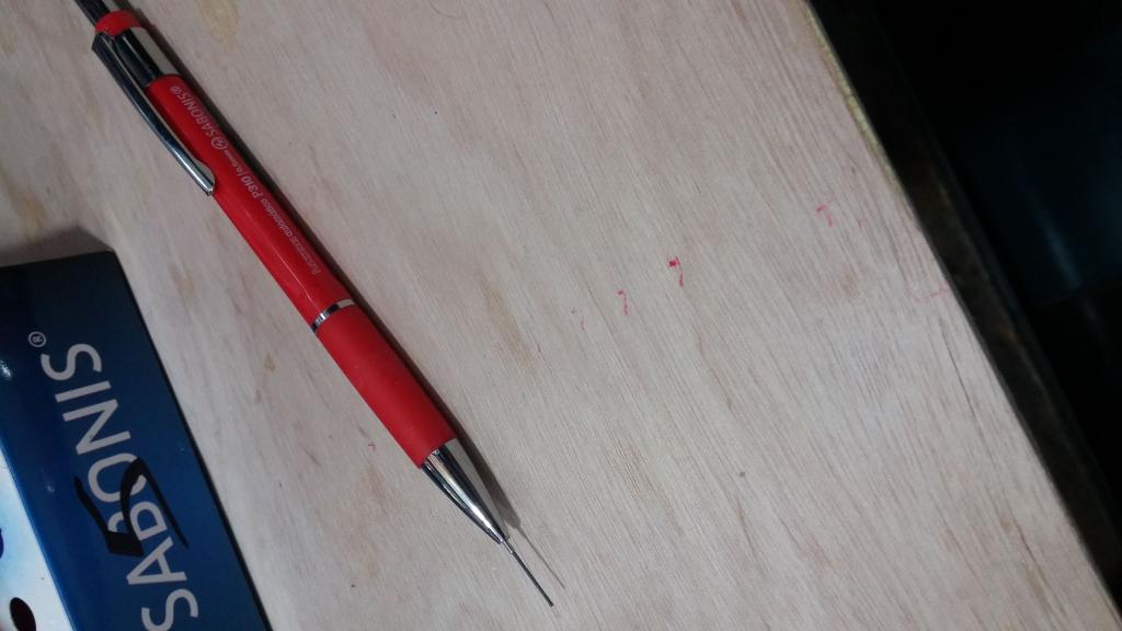 P310 CAJA 24 PORTAMINA LAPICERO EN 0.5 Y EN 0.7 MM