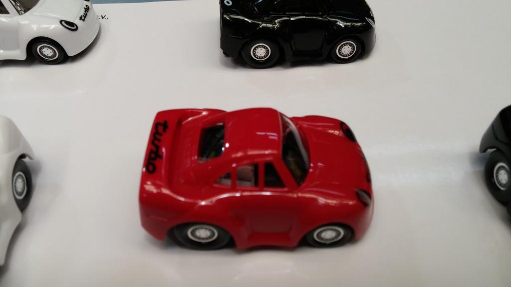 CAJA 24 SACAPUNTAS CARRO TURBO