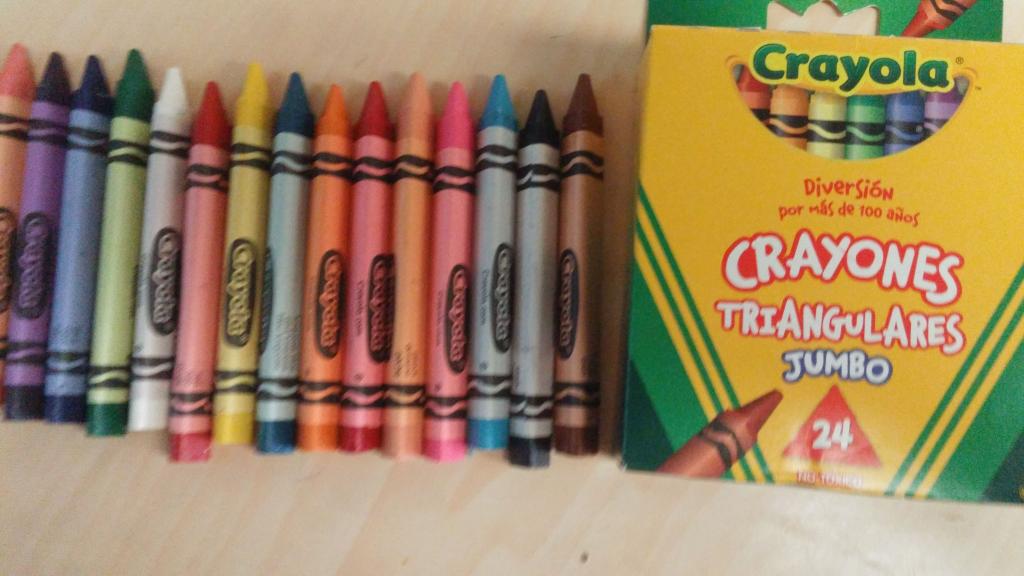 CRAYON TRIANGULAR YUMBO 24 PIEZAS MARCA CRAYOLA